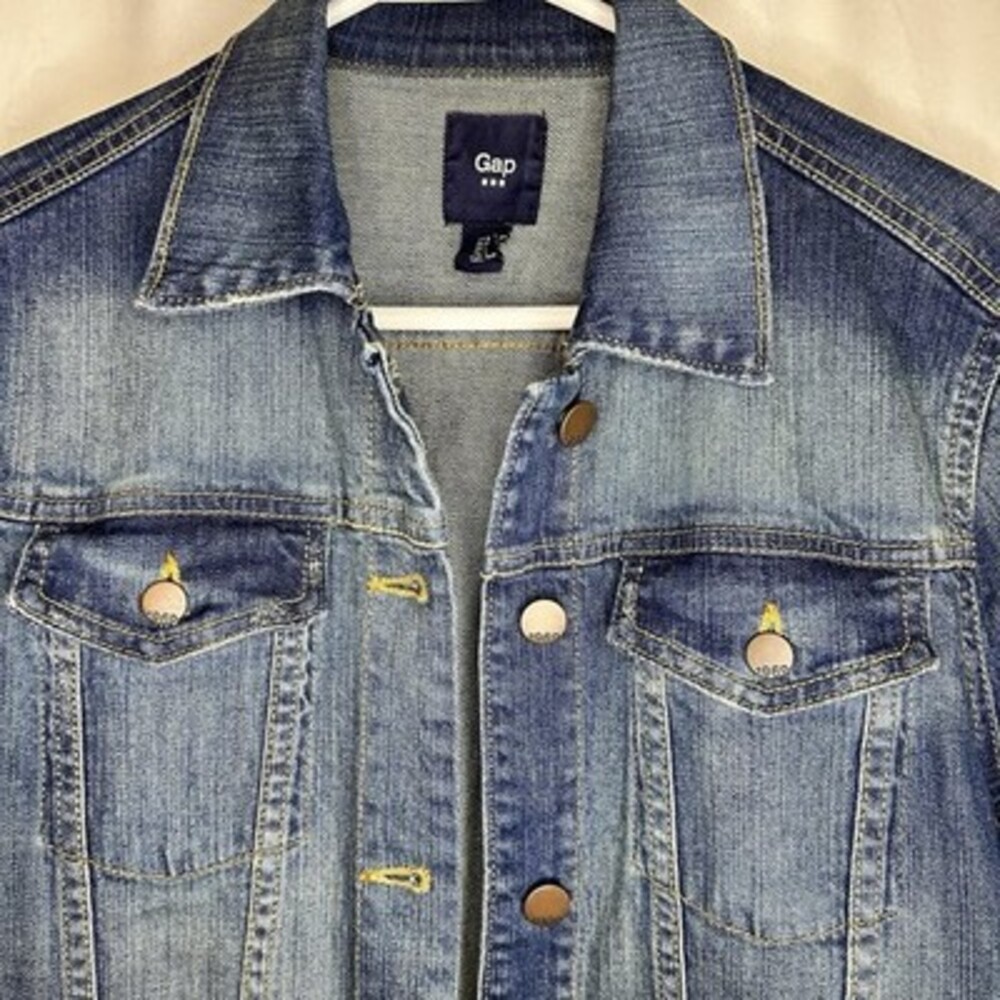 GAP Jean Jacket Size Small Fade Blue Denim Cropped 1969 Buttons Women 98% Cotton